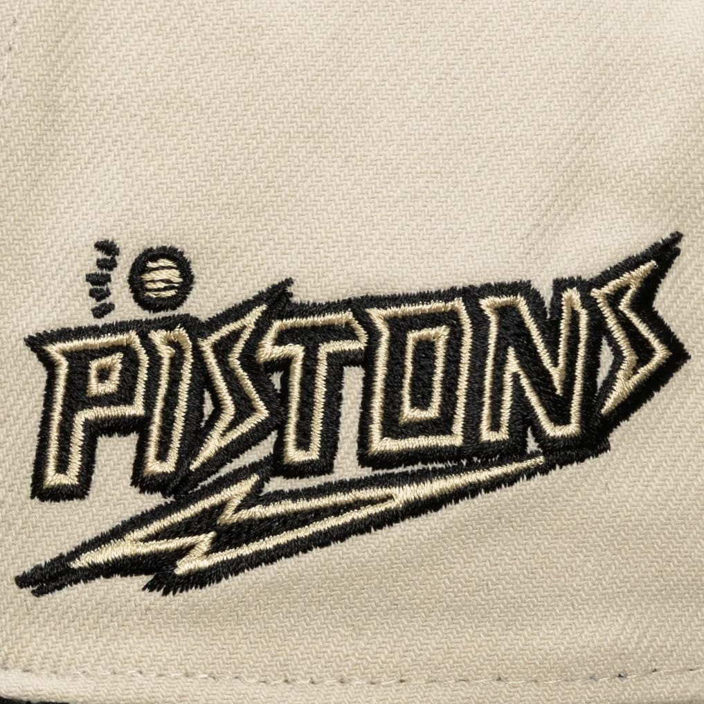 Mitchell & Ness NBA Pistons Cookies & Cream Snapback (Cream/Black)
