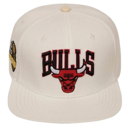Pro Standard Chicago Bulls Wordmark Logo Wool Snapback (Eggshell)