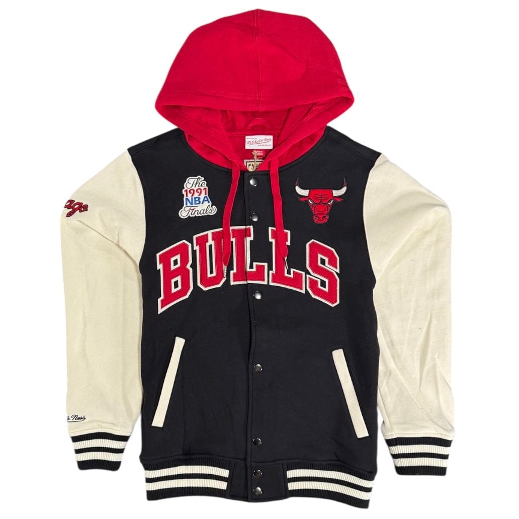 Mitchell & Ness NBA Chicago Bulls Courtside Fleece Hooded Jacket (Black)