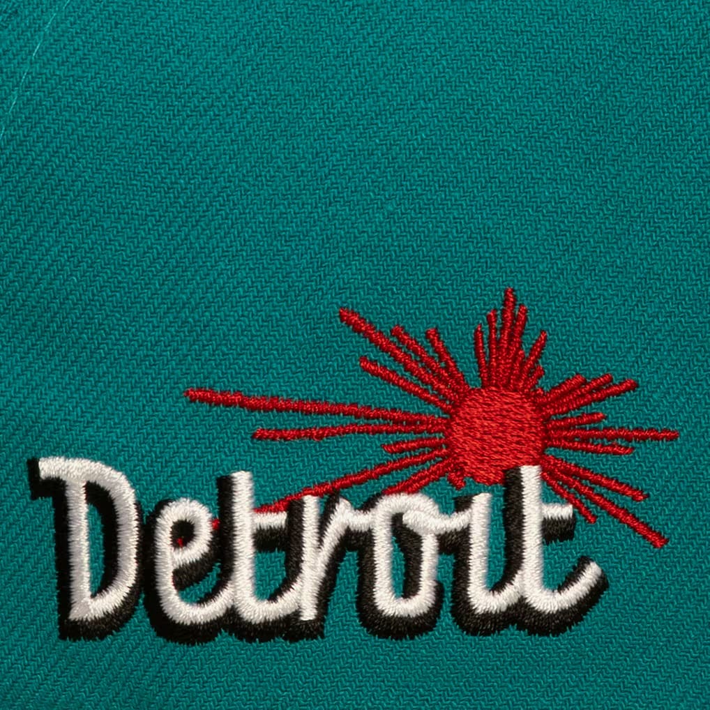 Mitchell & Ness NBA Detroit Pistons In the City Snapback (Teal/Black)