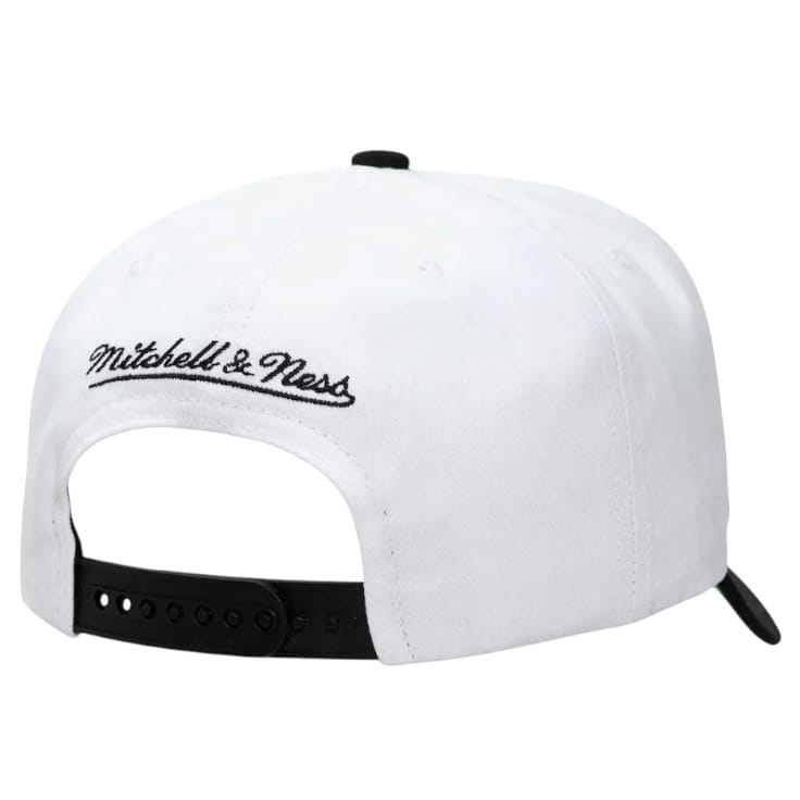 Mitchell & Ness NBA Playoffs Finals Snapback (White/Black)