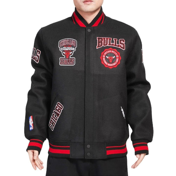 Pro Standard Chicago Bulls Crest Emblem Rib Wool Varsity Jacket (Black/Red)