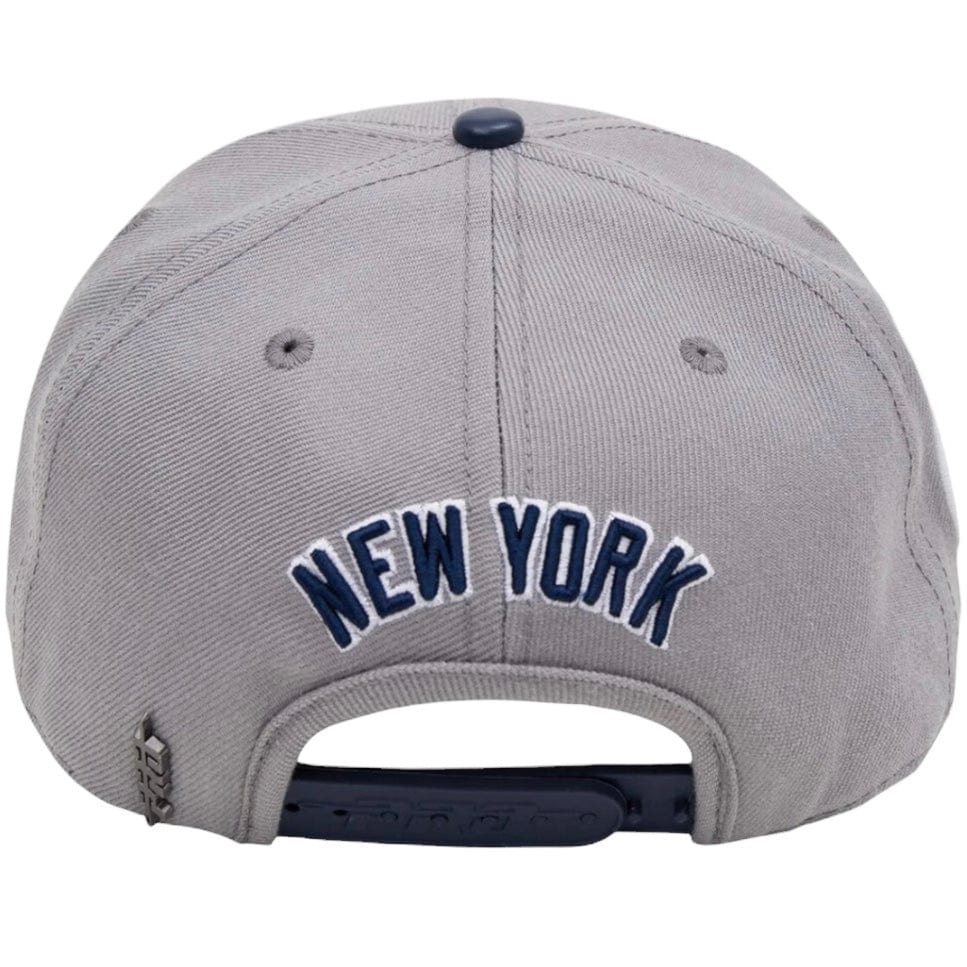 Pro Standard New York Yankees Snapback (Gray) LNY730912