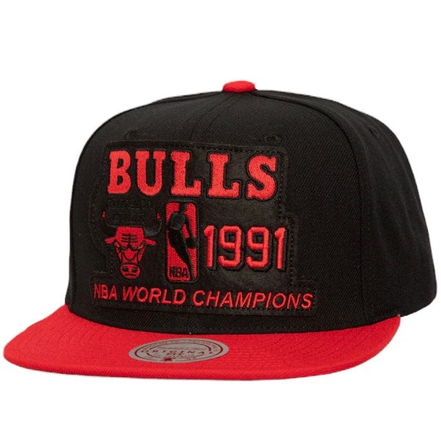 Mitchell & Ness Chicago Bulls Finals Champions Flipside Snapback (Black/Red)