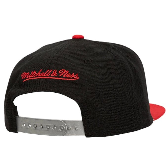 Mitchell & Ness Chicago Bulls Finals Champions Flipside Snapback (Black/Red)