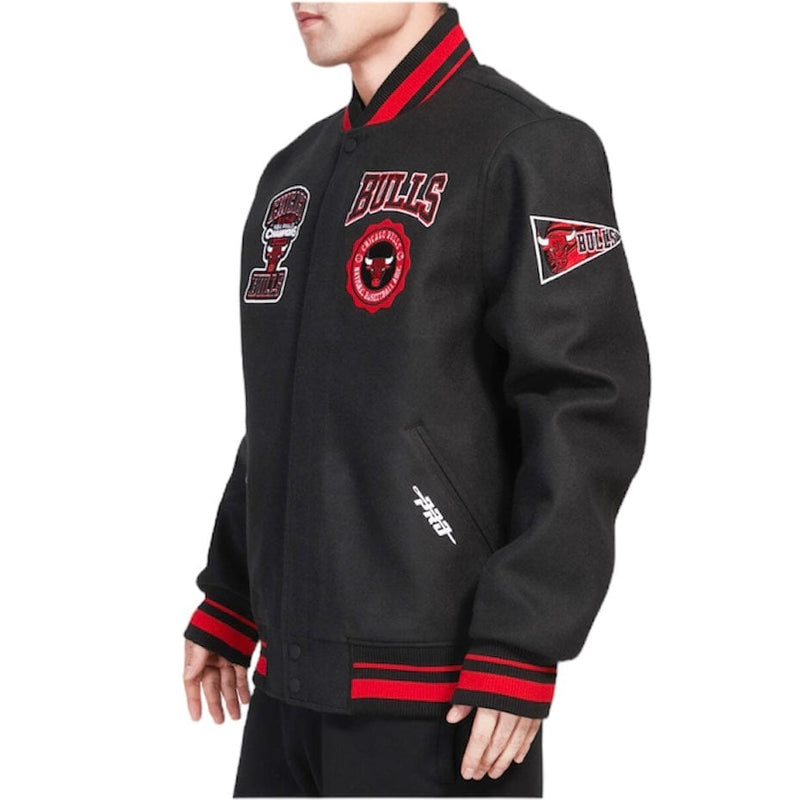 Pro Standard Chicago Bulls Crest Emblem Rib Wool Varsity Jacket (Black/Red)