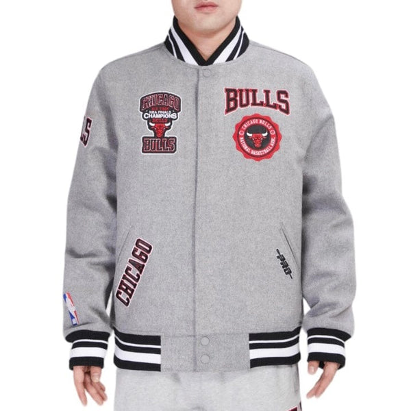 Pro Standard Chicago Bulls Crest Emblem Wool Varsity Jacket (H. Gray/Red)