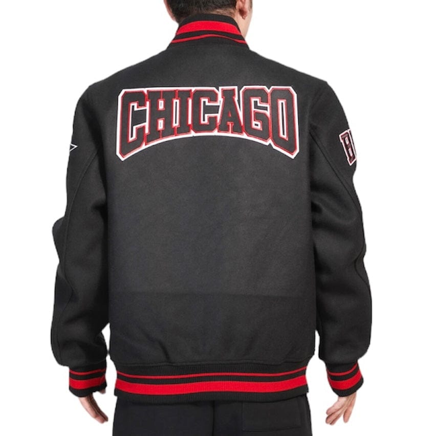 Pro Standard Chicago Bulls Crest Emblem Rib Wool Varsity Jacket (Black/Red)