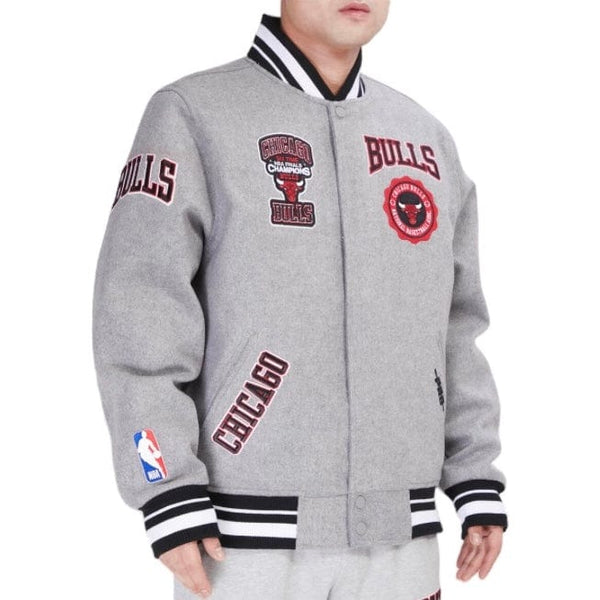 Pro Standard Chicago Bulls Crest Emblem Wool Varsity Jacket (H. Gray/Red)