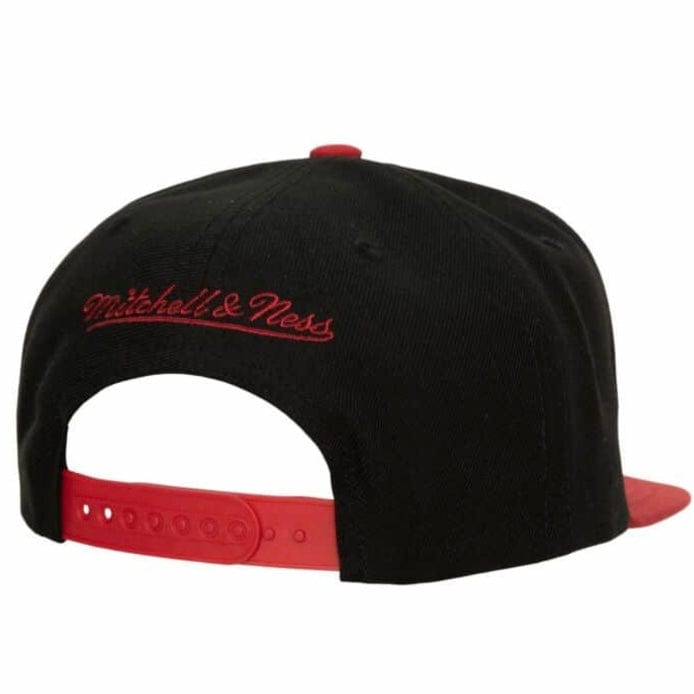 Mitchell & Ness NBA Chicago Bulls Crooked Path Snapback (Black)