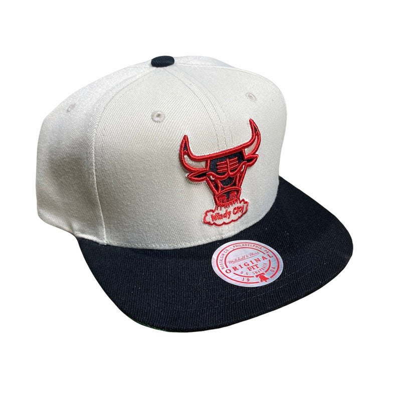 Mitchell & Ness Mens NBA Chicago Bulls Vintage Jockey HWC Snapback Hat HHSS1209-CBUYYPPPCREA Cream