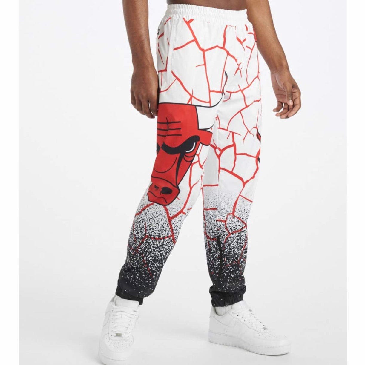 Black Pyramid Chicago Bulls Logo Pants (White) Y4162353-WHT